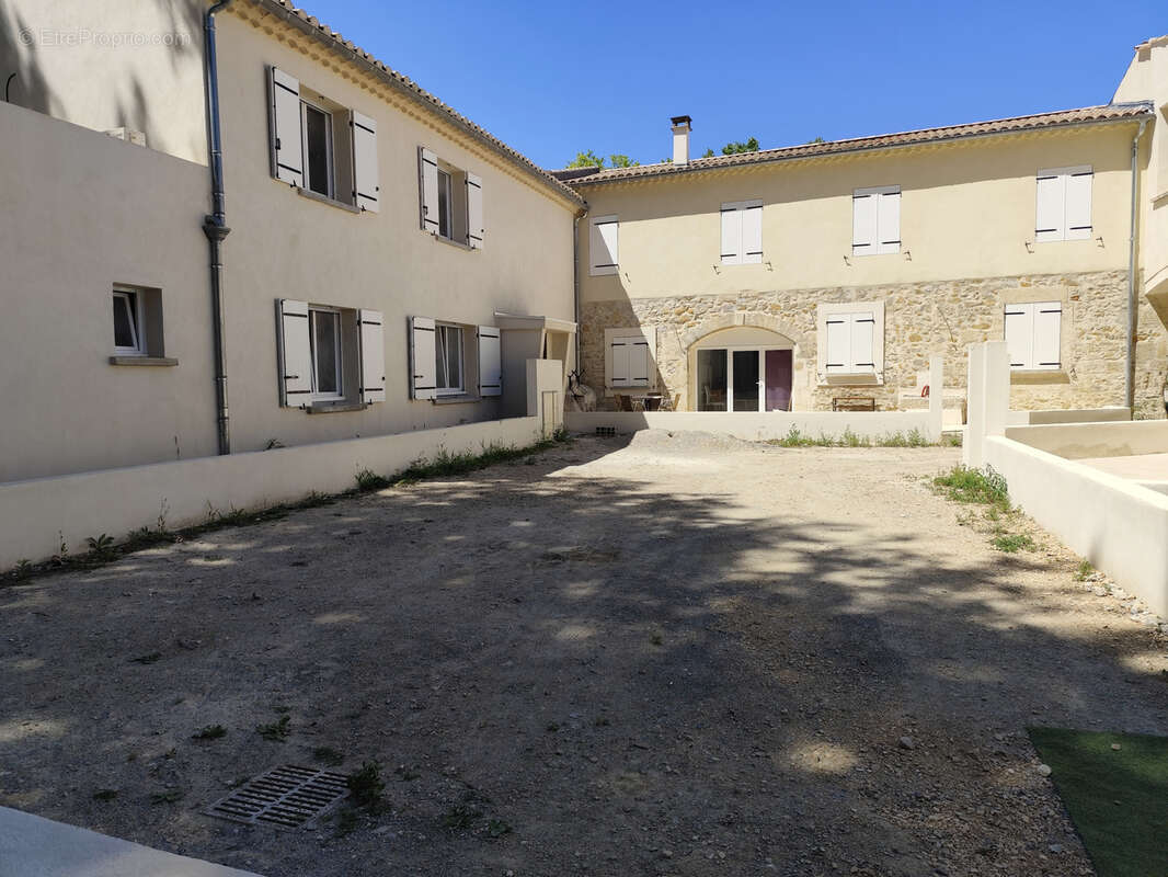 Appartement à JONQUIERES-SAINT-VINCENT