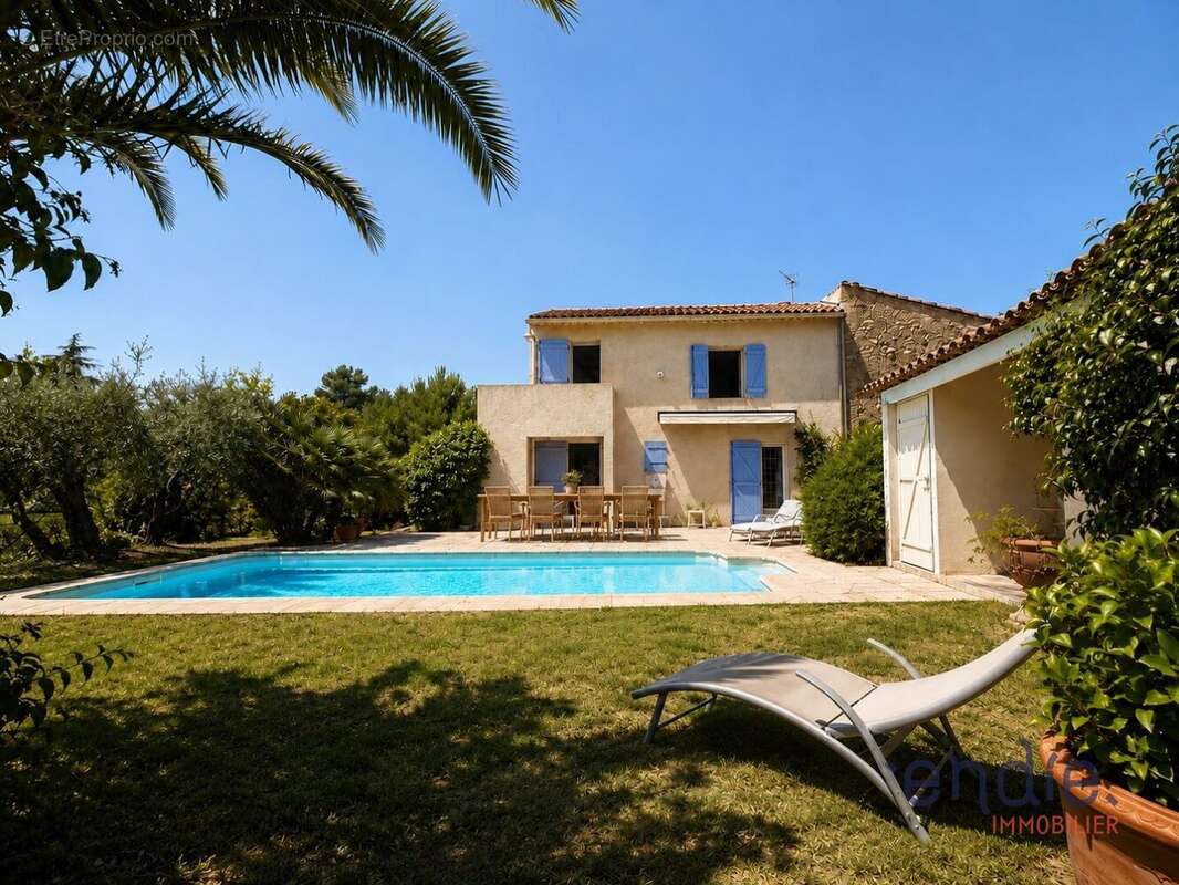 LORGUES - Authentique mas provençal à 300 m du centre ville, avec piscine. - photo 12
