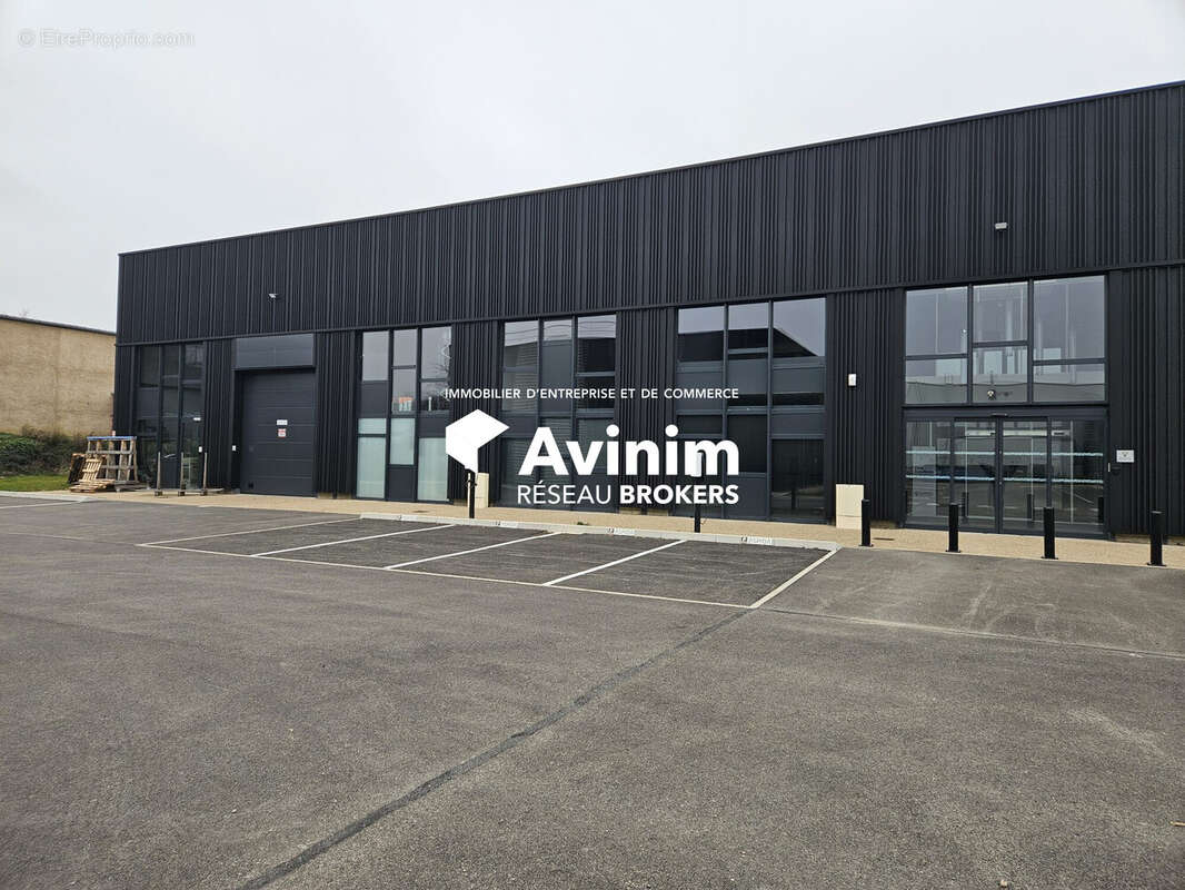 Commerce 225 m² à Trevoux  - photo 3