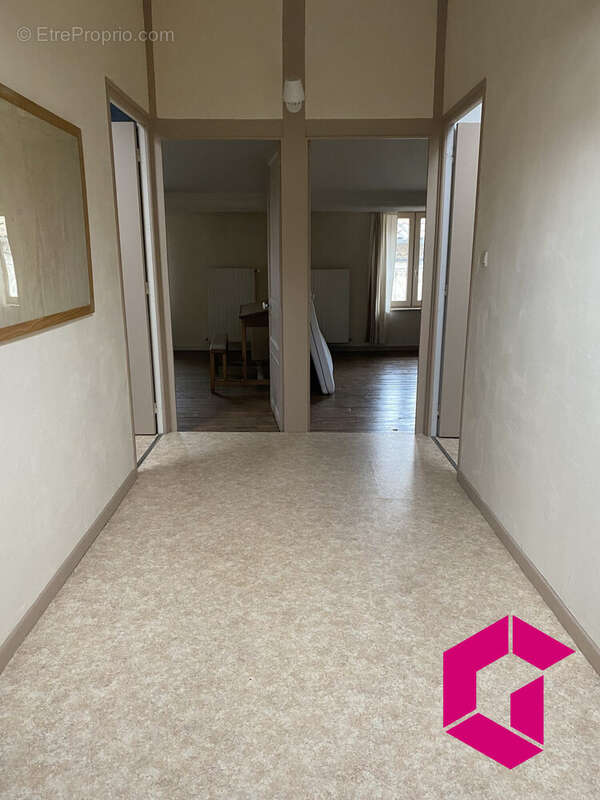 Appartement à SAINT-BONNET-LE-CHATEAU