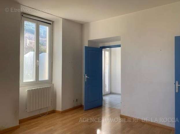 Commerce 63 m² à Sartene  - photo 3