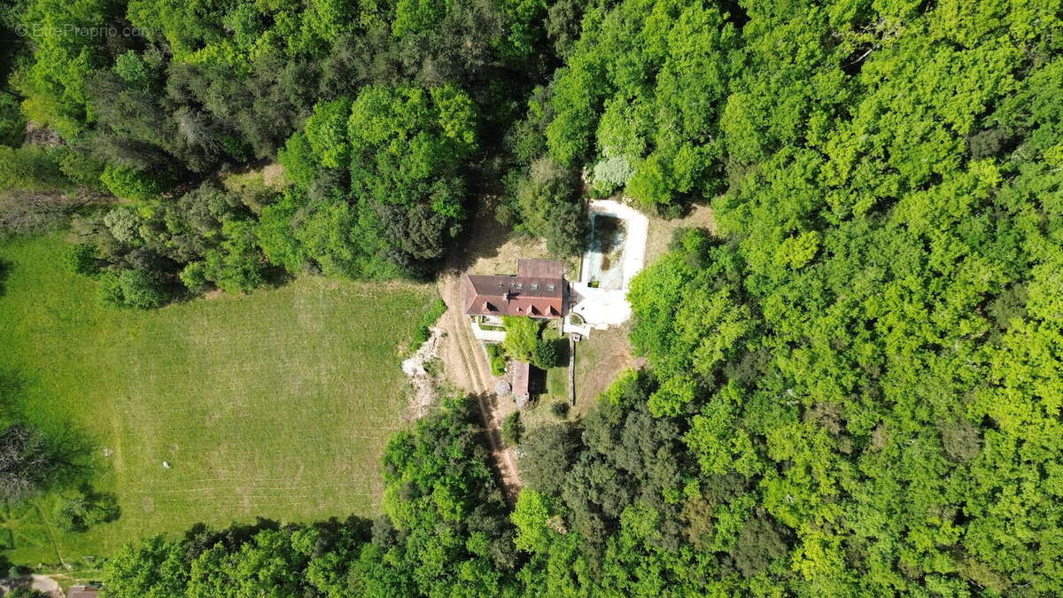 DJI0530 - Maison à SAINT-VINCENT-DE-COSSE