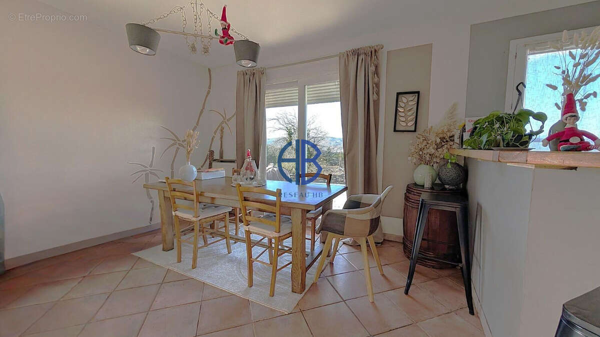 À Villa avec piscine et vue panoramique à Beausemblant - photo 6