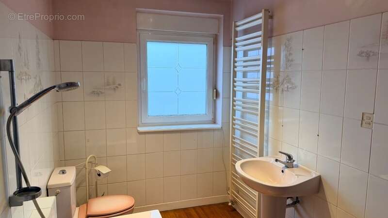 Bertrange - maison de ville de 95 m² avec 2 chambres, une terrasse ! fort potentiel ! - photo 15