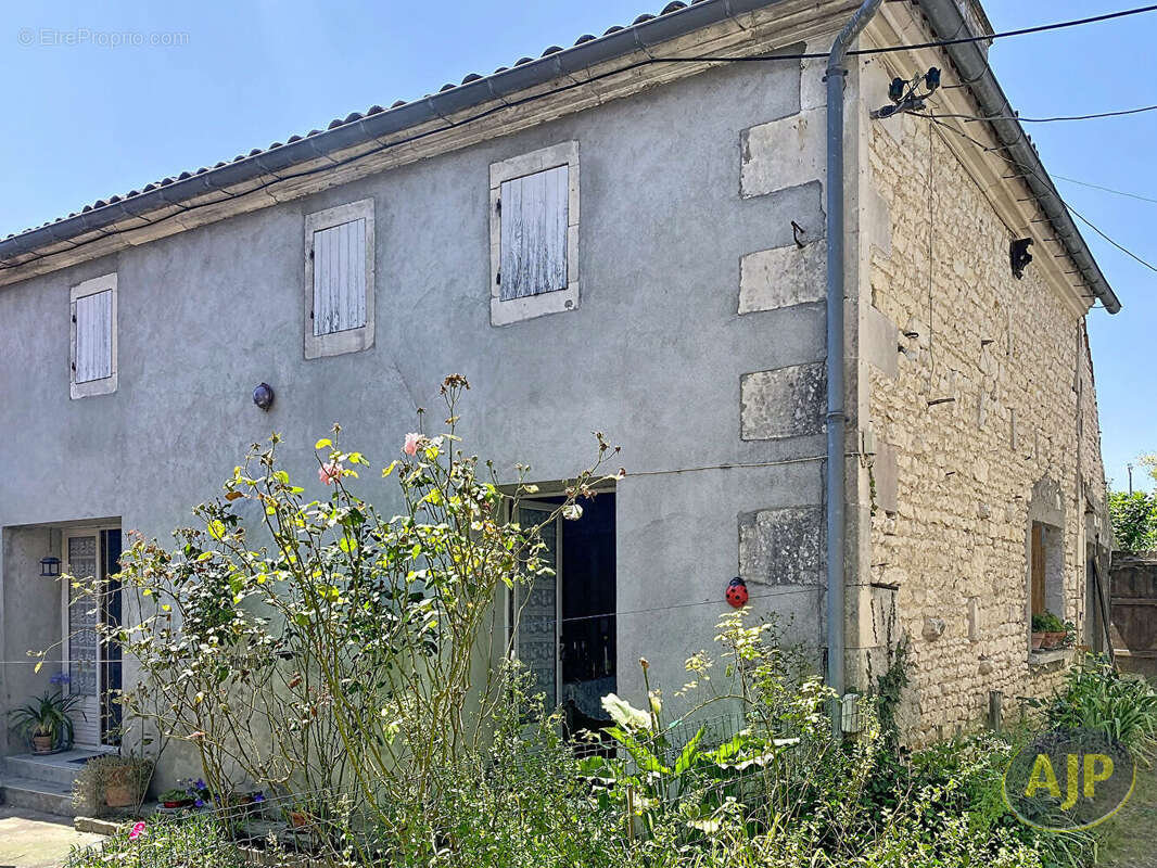 Maison à COULONGES
