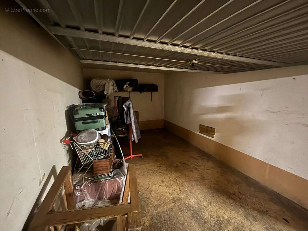 Parking à PARIS-11E