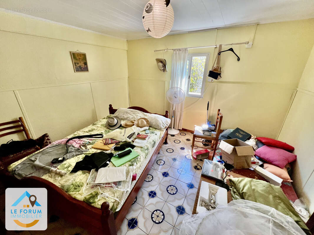 Saint joseph 97480 - villa f3 - beaux volumes - vaste parcelle - bonne situation géographique - photo 5