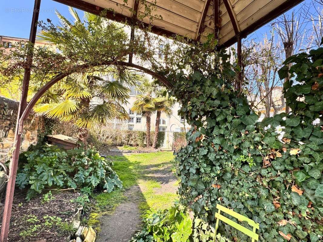   - Appartement à LYON-5E