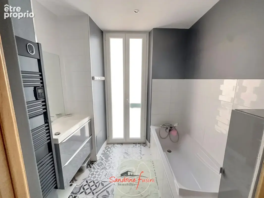 GATTIÈRES   Beau 3/4 pièces dans maison de village avec combles aménagées - photo 9