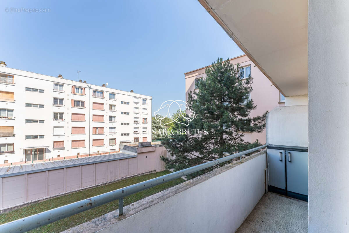 Appartement à DECINES-CHARPIEU