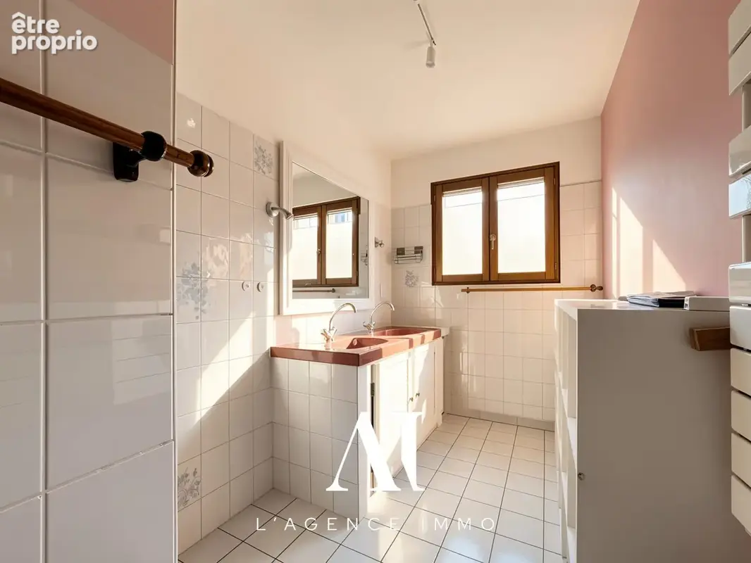 Maison 110 m² à Peronnas  - photo 6