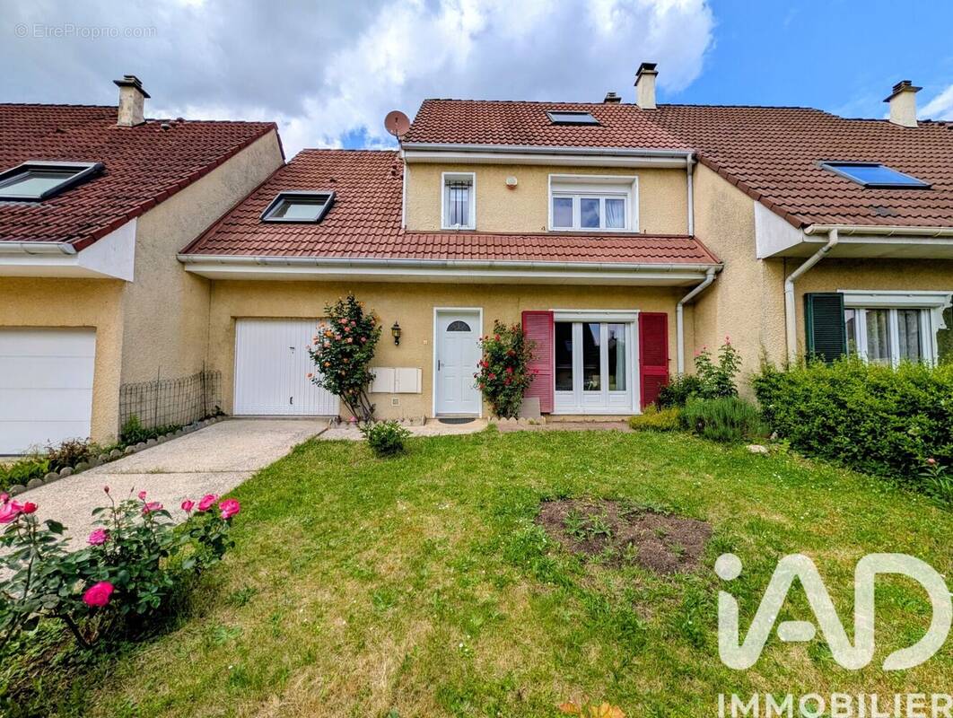 Photo 1 - Maison à EZANVILLE