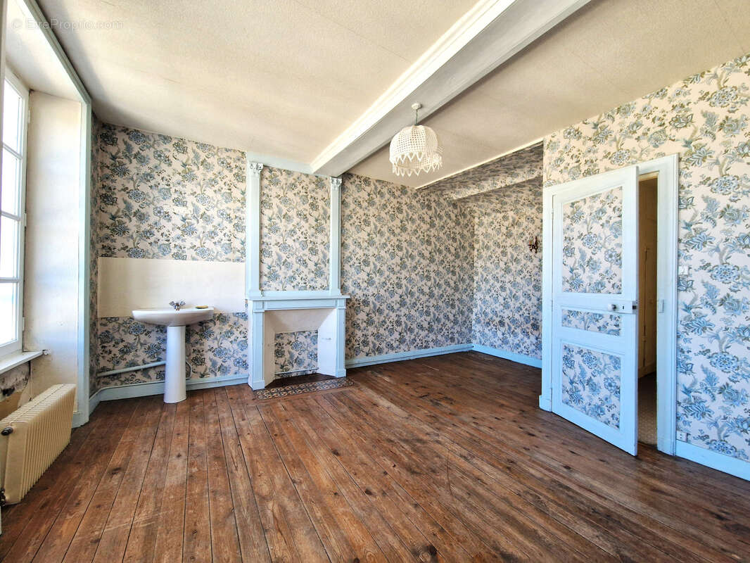 Immeuble composé de deux logements - Idéal investissement - photo 5
