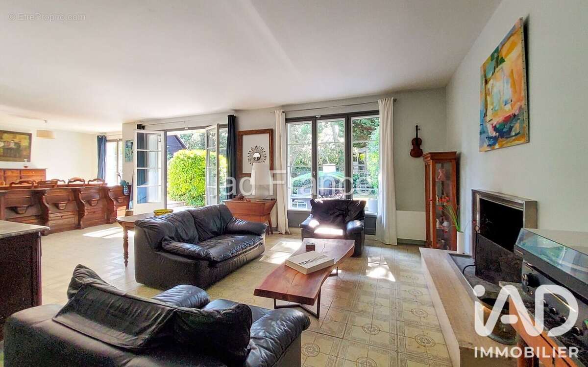 Maison 250 m² à Chavenay  - photo 8