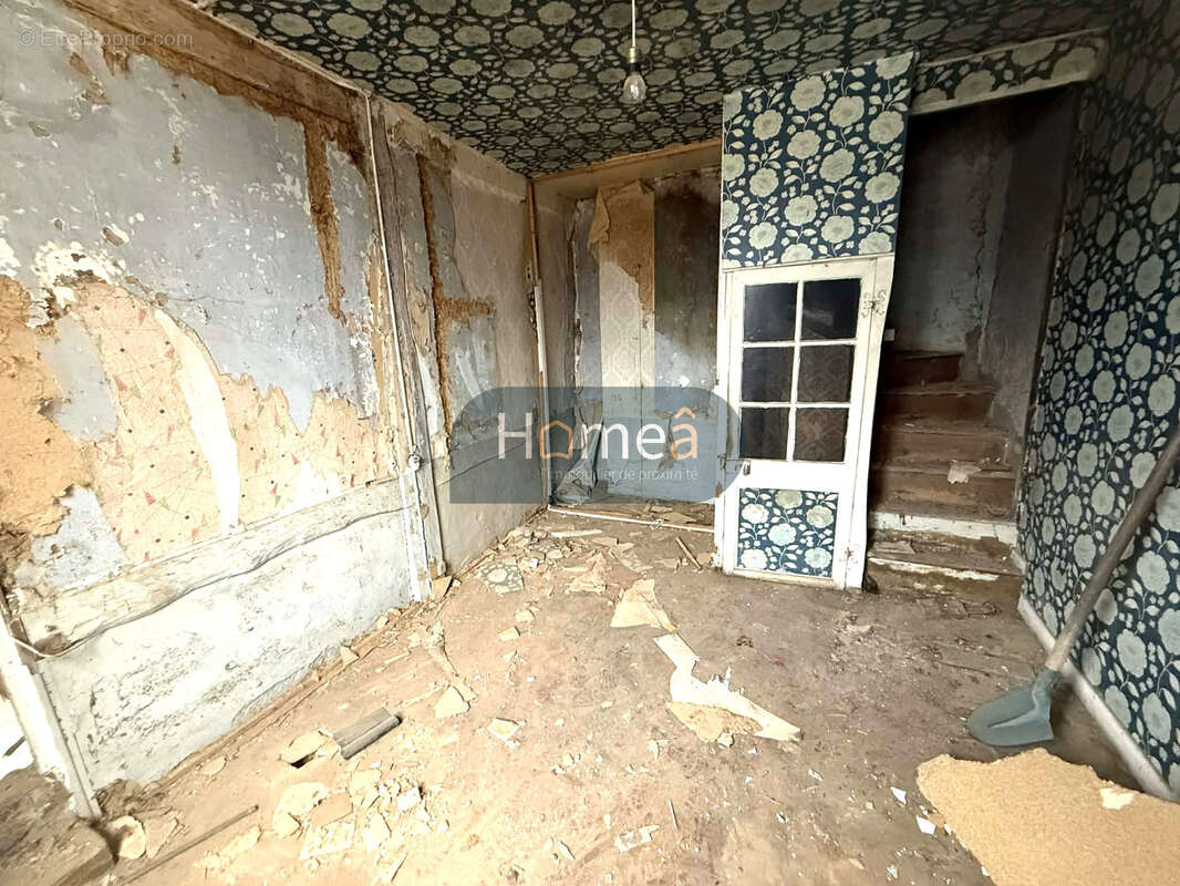 Ensemble immobilier de 155m2 avec batiment et cour à rénover DOUDEVILLE - photo 4