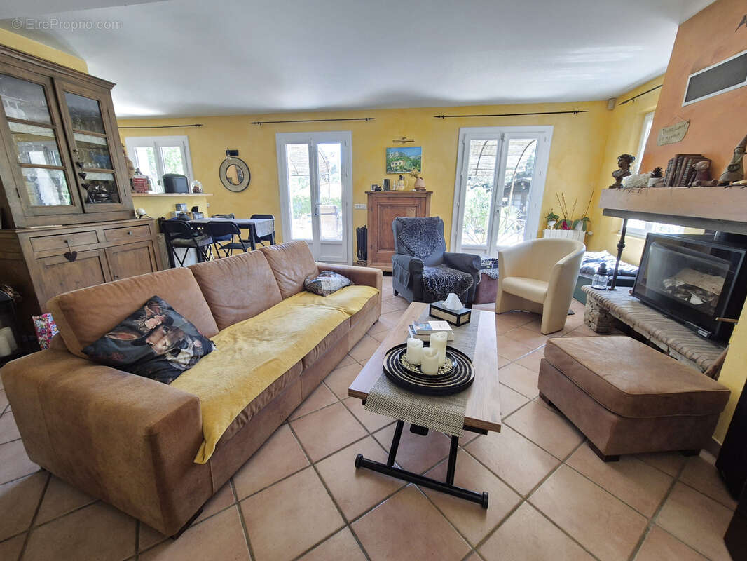 Maison à LE REVEST-LES-EAUX