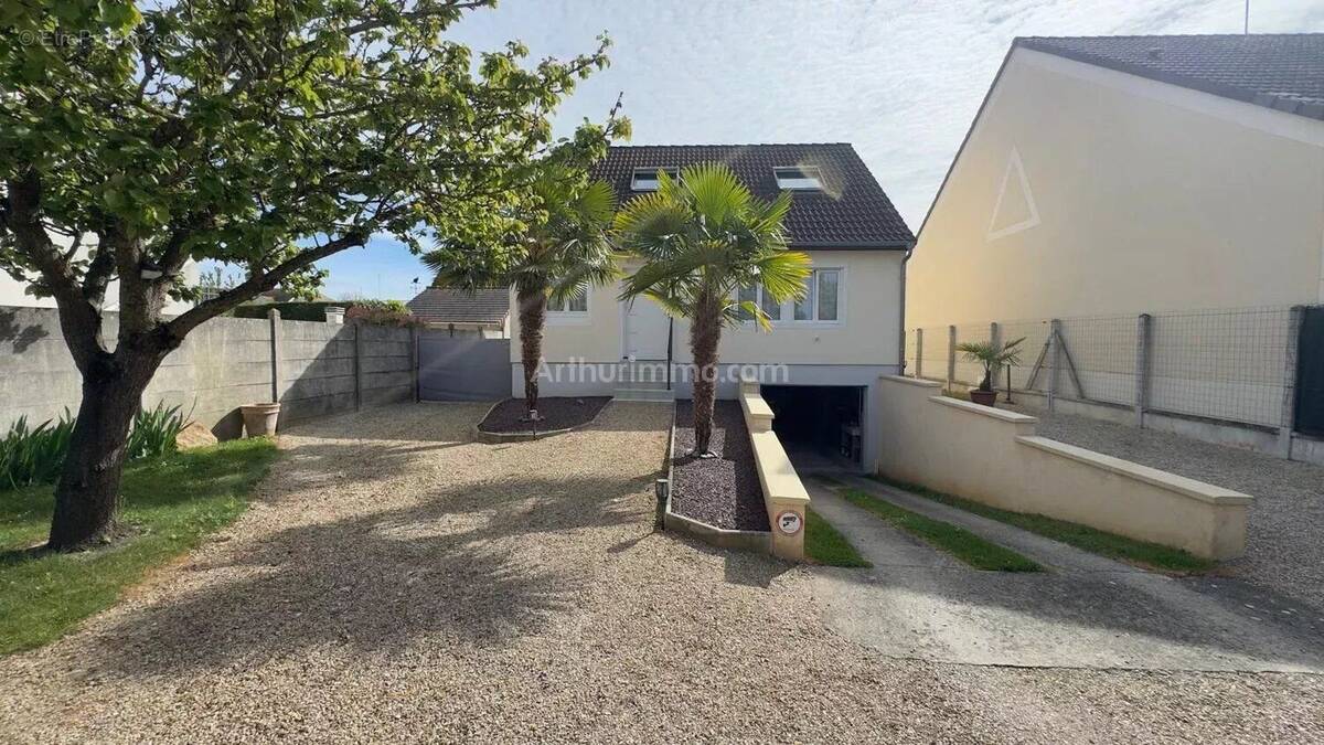 Maison à SAINT-FARGEAU-PONTHIERRY