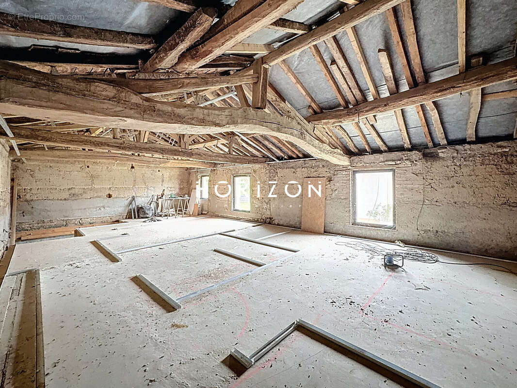 Maison à MOGNENEINS