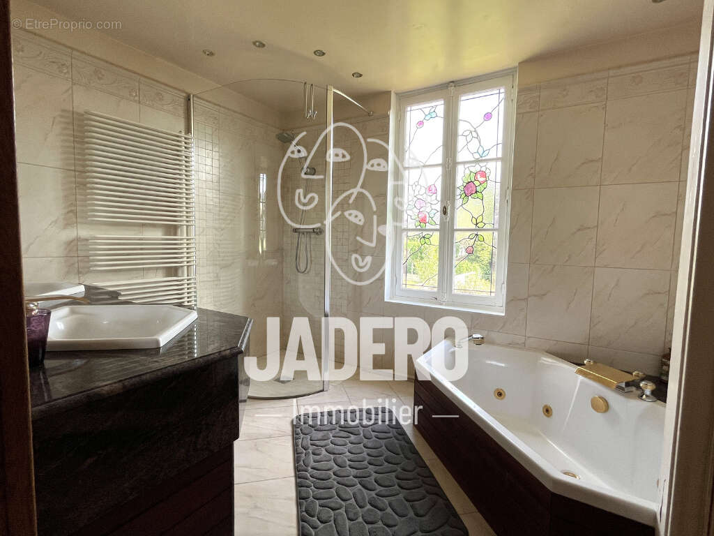 Maison à LE MESNIL-ESNARD