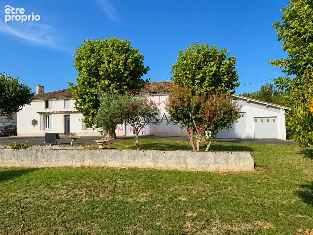 Propriété en pierre avec 2 logements sur 8718 m2 de terrain. - photo 4