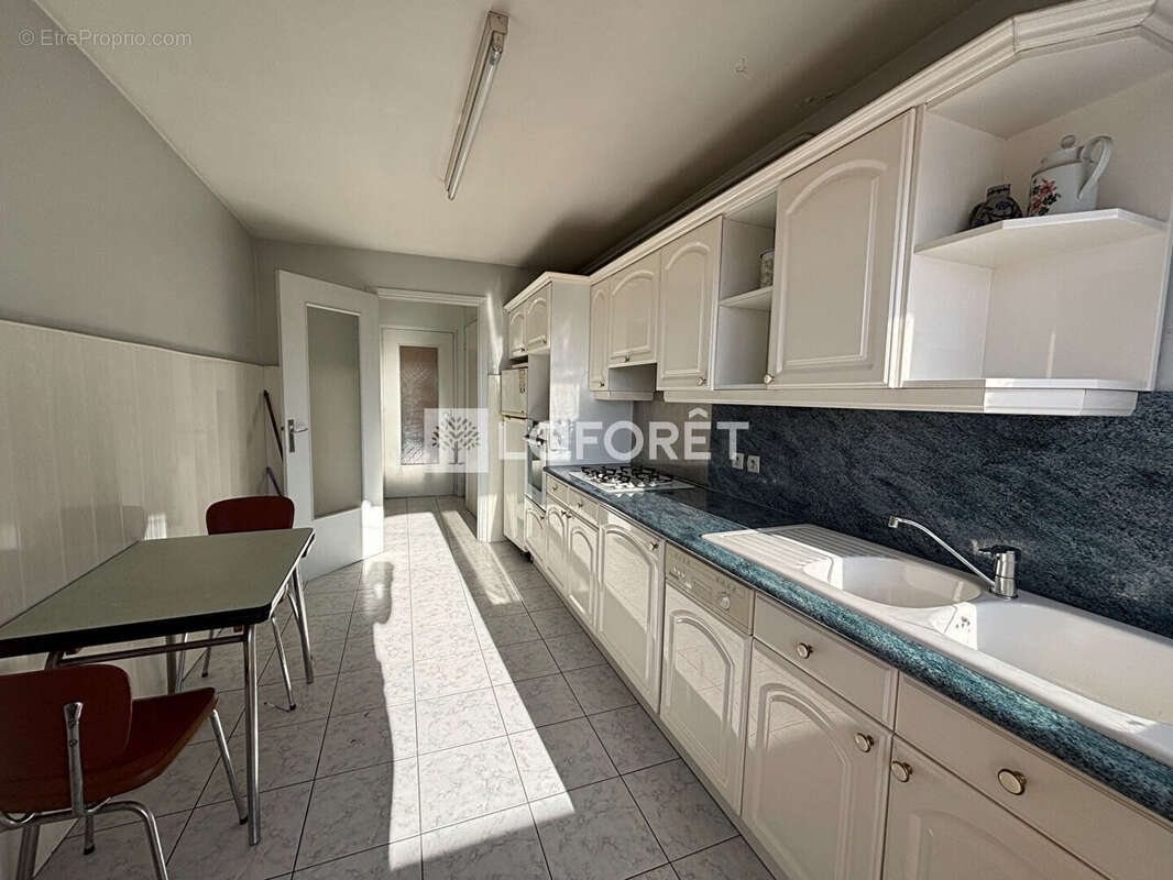 Appartement à SAINT-LAURENT-DU-VAR