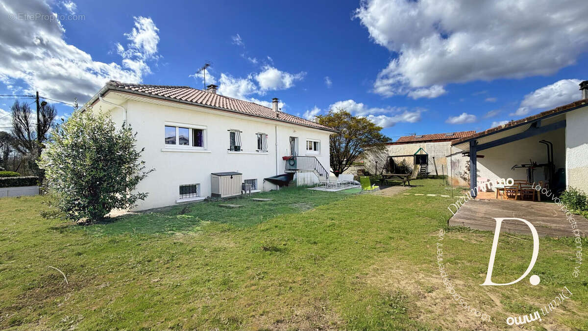 Maison à OEYRELUY