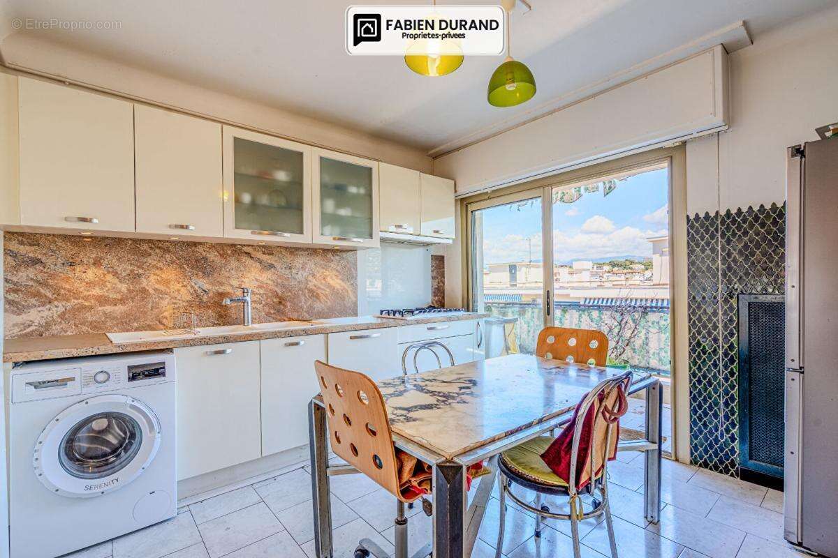 Superbe 4 pièces dernier étage vue panoramique sur tout Cannes avec garage - photo 9