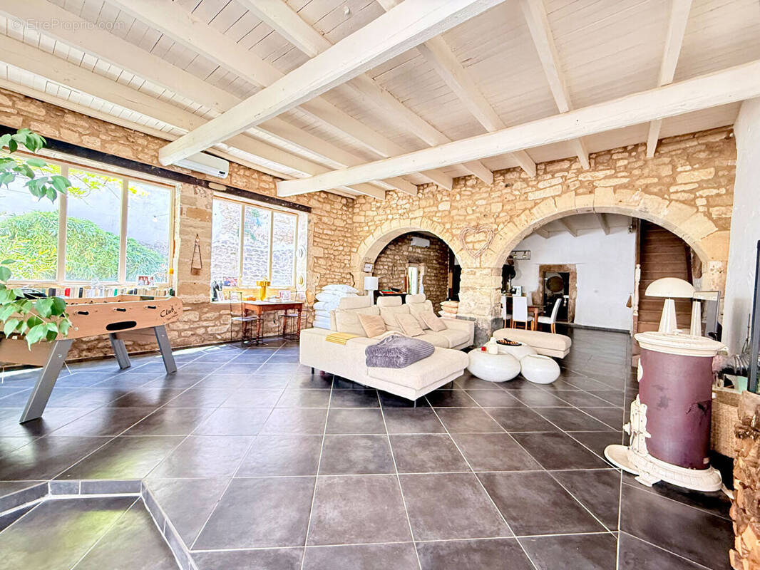 Maison à LA BAUME-DE-TRANSIT