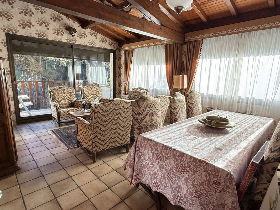 Maison à LA MONNERIE-LE-MONTEL