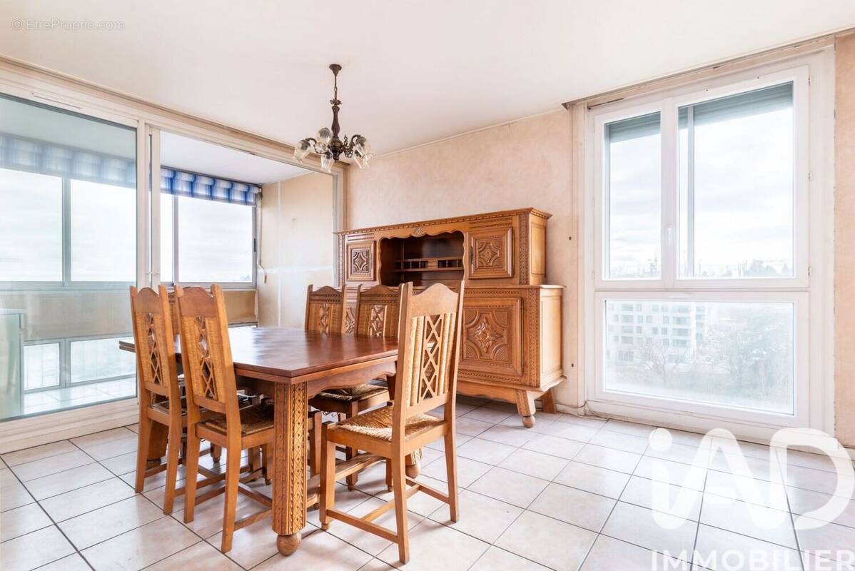 Photo 1 - Appartement à BRON