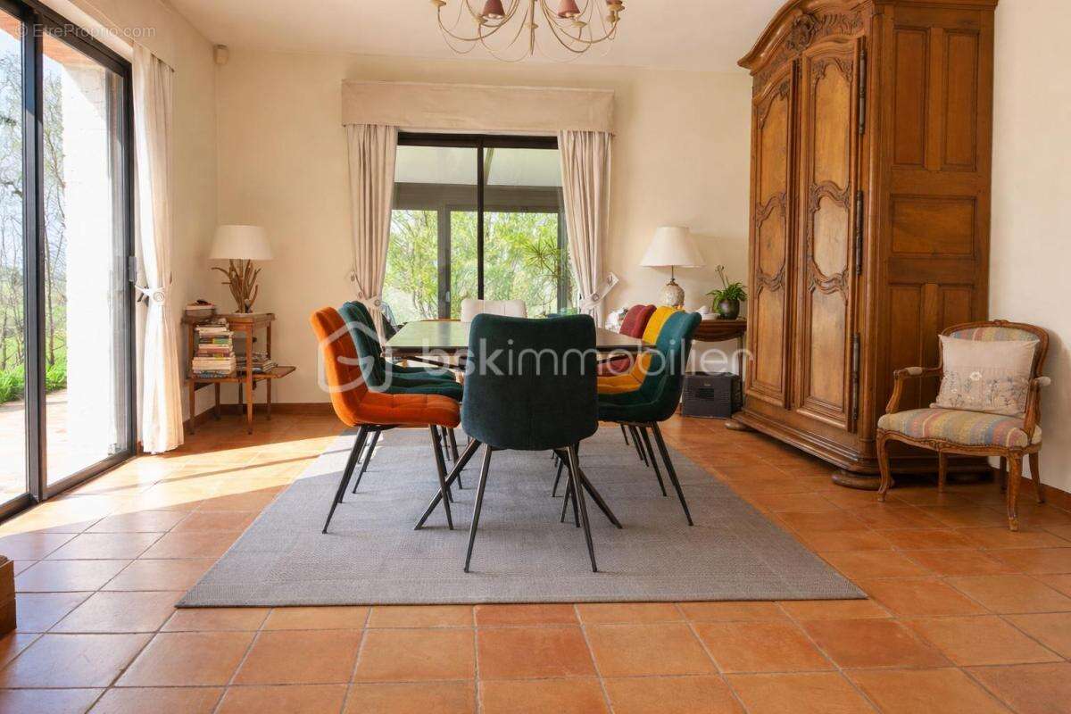 Belle maison plain pied - 4/5 chambres - veranda - piscine - terrain - photo 5