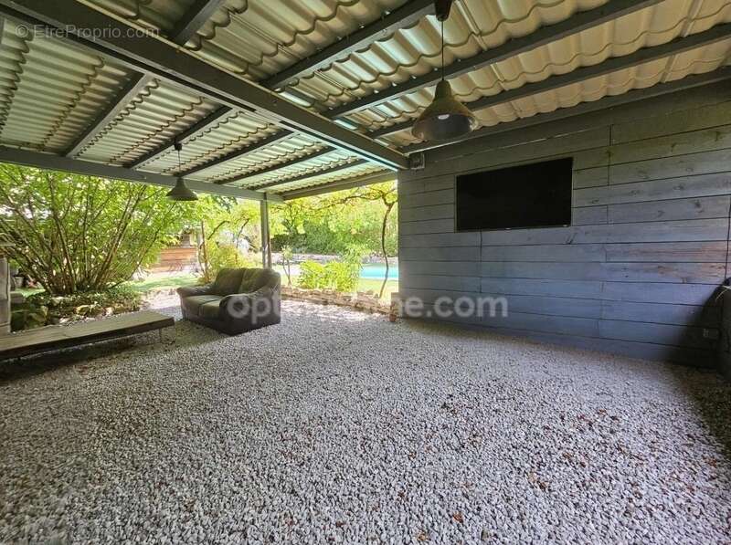 Magnifique maison rénovée de 157 m² avec piscine et garage – RUELLE SUR TOUVRE (16) - photo 9