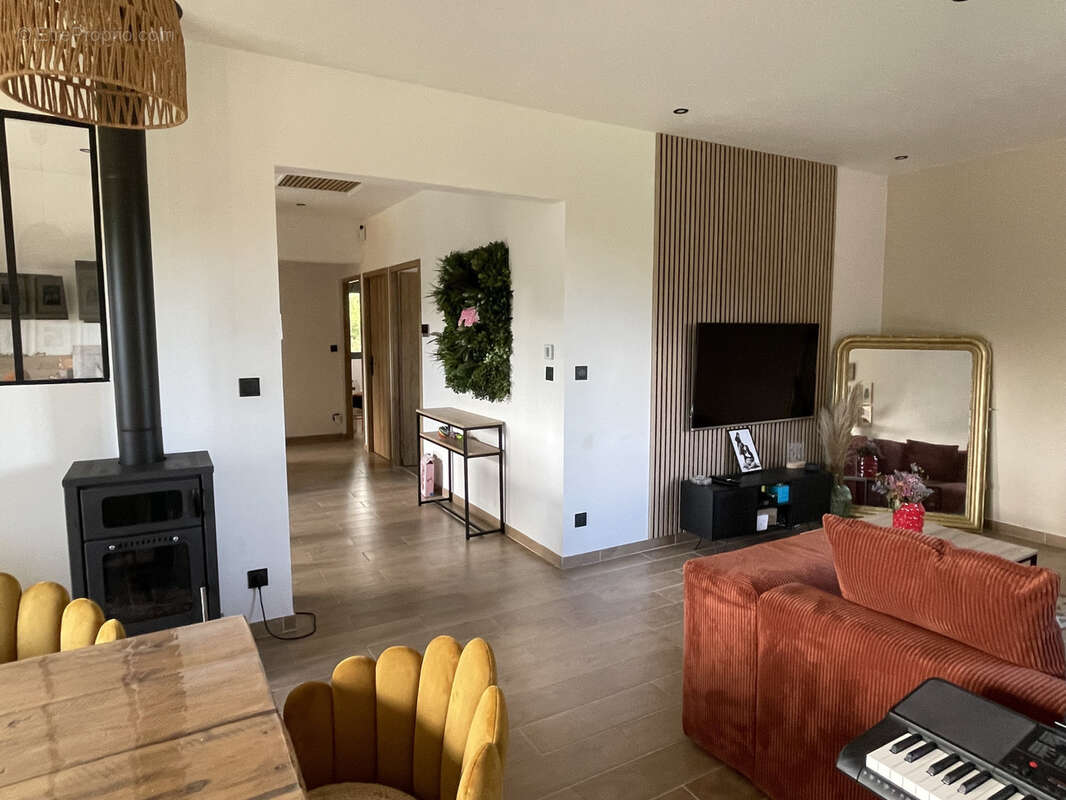 Maison à GREZIEU-LA-VARENNE