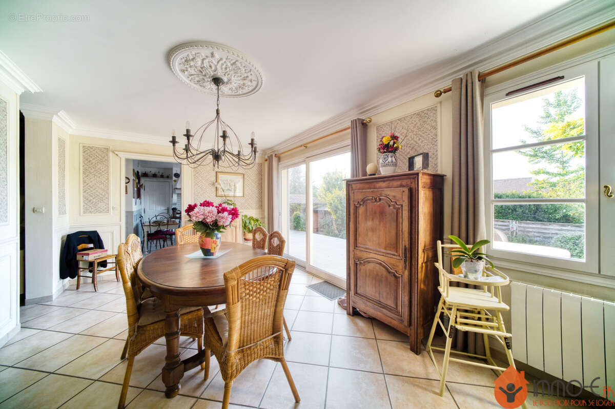 Maison à CONDE-SAINTE-LIBIAIRE