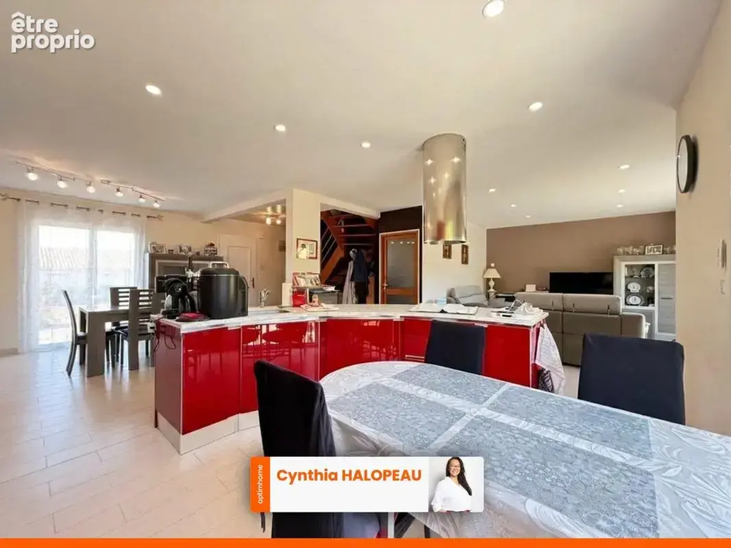 Maison familiale de 161 m² avec piscine – Chauché - photo 8
