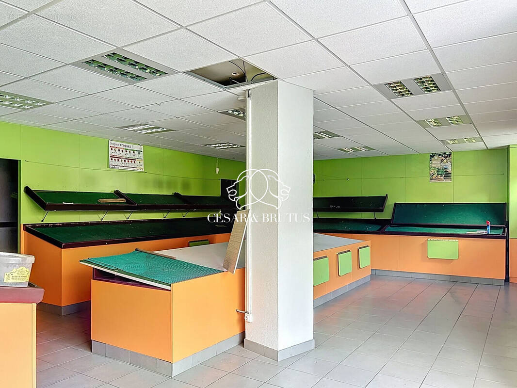 Commerce à AMPLEPUIS