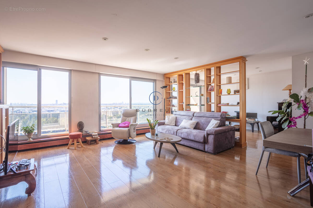 Appartement à COURBEVOIE