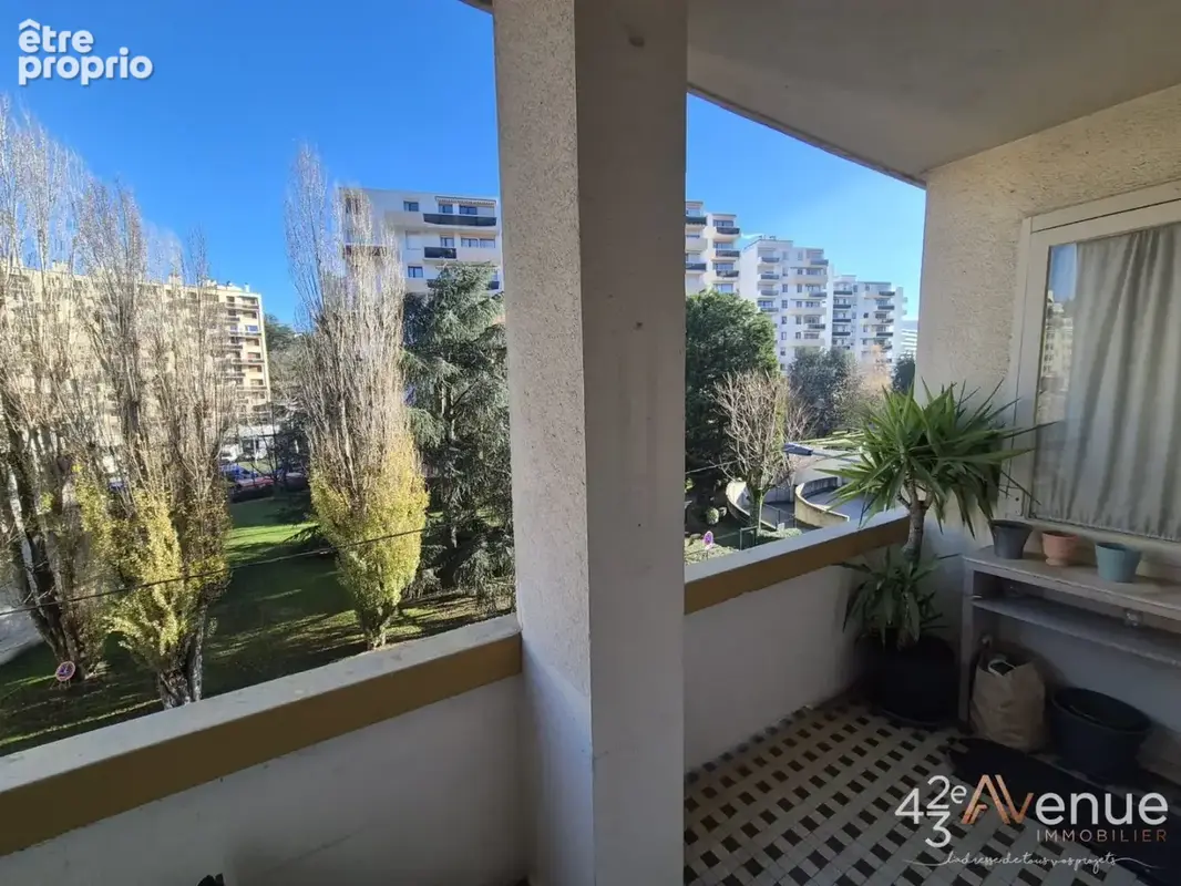 Appartement 86 m² à Saint-Etienne  - photo 2