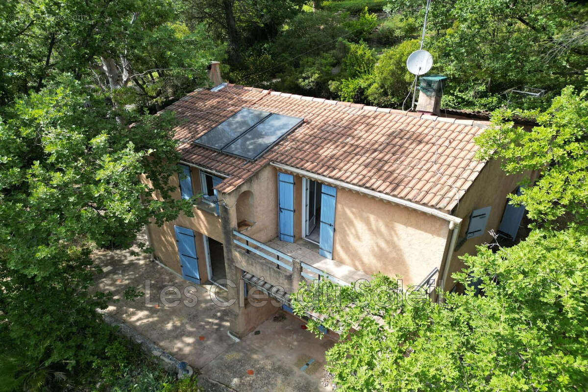 Maison à VINS-SUR-CARAMY