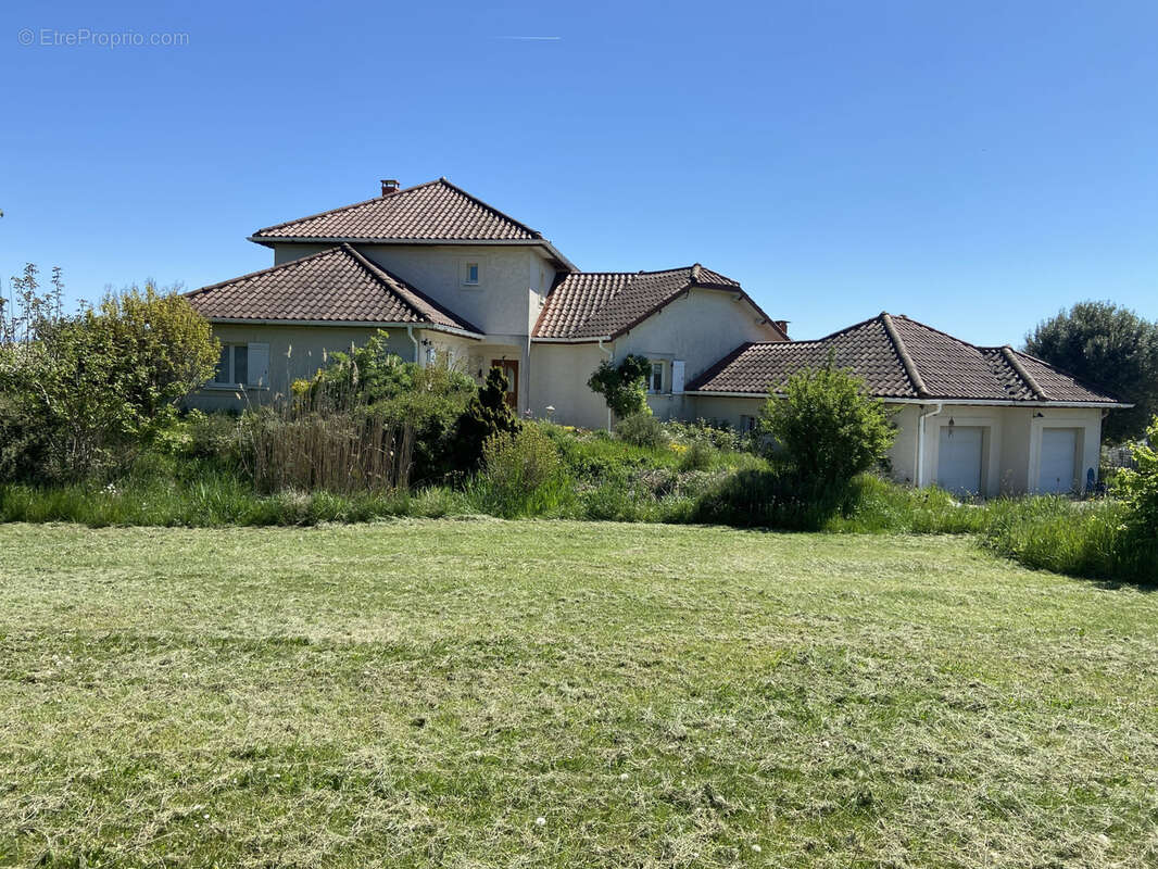 Maison à YENNE