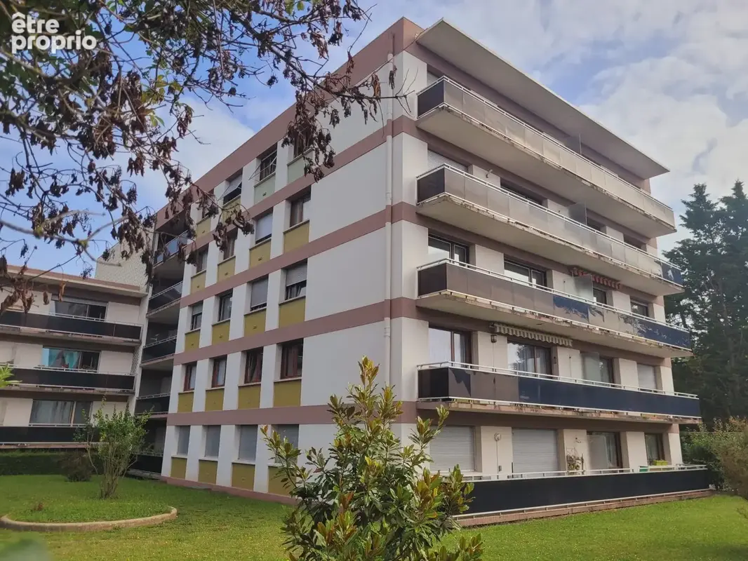 A vendre en centre ville de louviers appartement f4 avec balcon garage et cave - Appartement à LOUVIERS