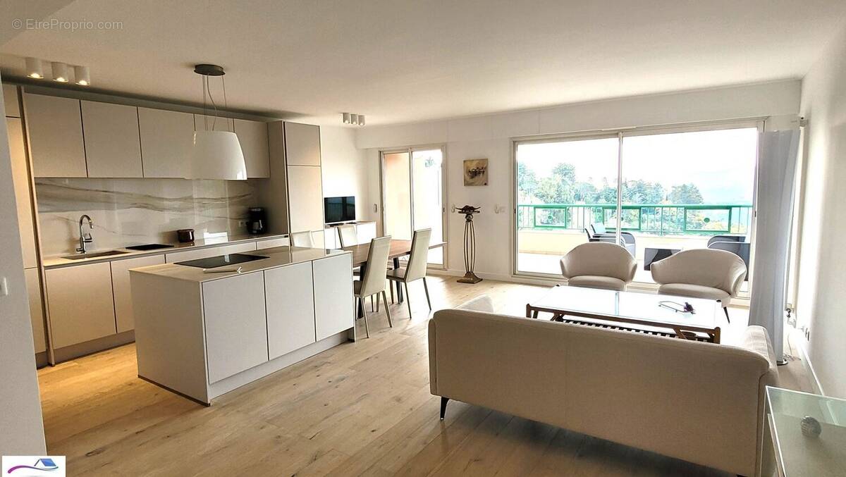 Appartement à MANDELIEU-LA-NAPOULE