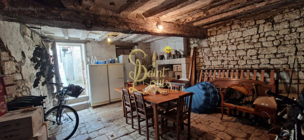 Maison à CHAMPIGNY-SUR-VEUDE