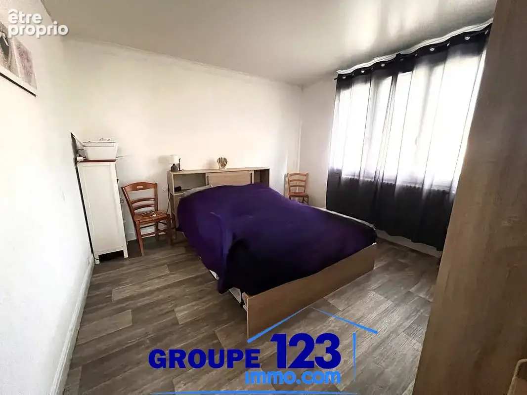 Pavillon familial de 260 m2   terrain de plus de 2 000 m2 - photo 5