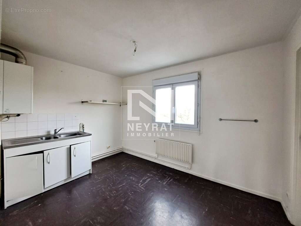 Appartement à LUZY