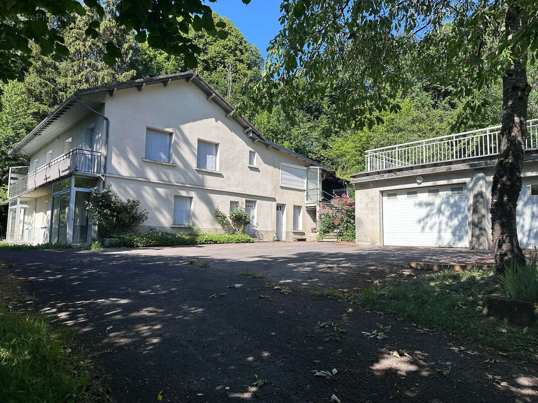 Maison 213 m² à Saint-Martin-Valmeroux  - photo 4