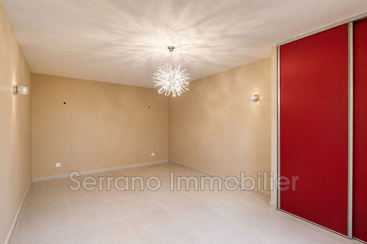 Maison 220 m² à Beaucaire  - photo 3