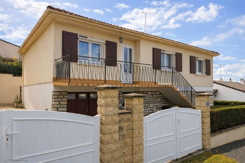Maison à RUFFEC