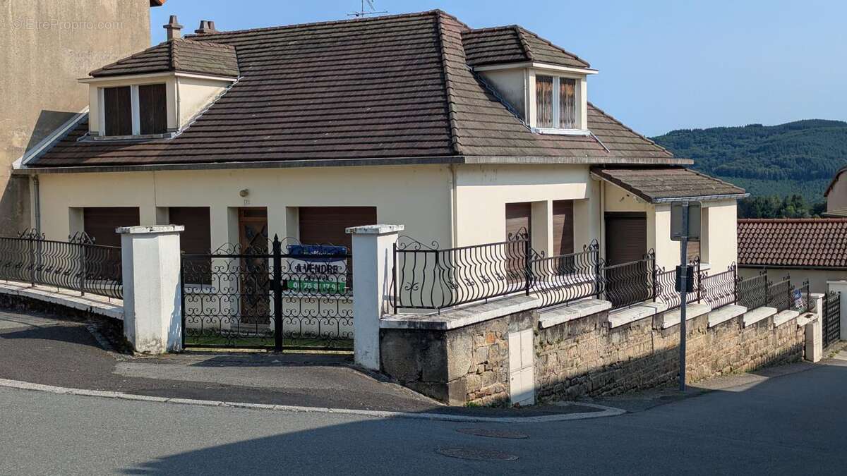 Maison à SAINT-REMY-SUR-DUROLLE