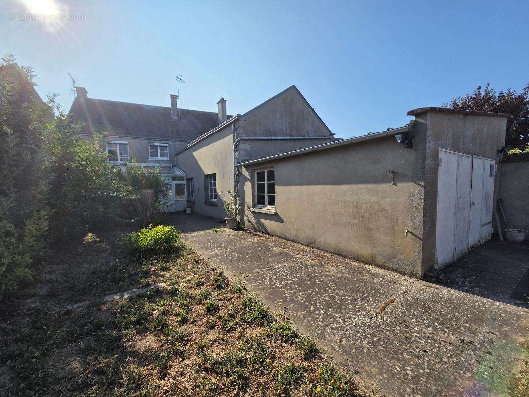  NOUVEAU PRIX : SOUS LA BARRE DES 200 000 € !  Une opportunité rare en plein centre-ville à TOURY - photo 9